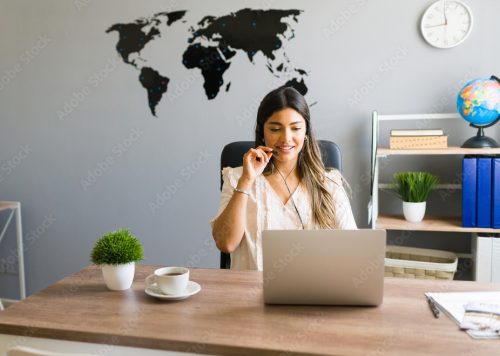 لماذا يُعد دعم الـ 24/7 بالعربية والإنجليزية العمود الفقري لنجاح وكالتك في 2026؟