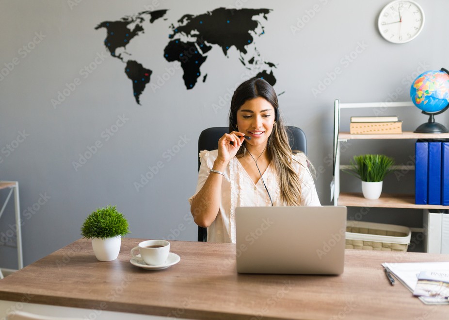 لماذا يُعد دعم الـ 24/7 بالعربية والإنجليزية العمود الفقري لنجاح وكالتك في 2026؟